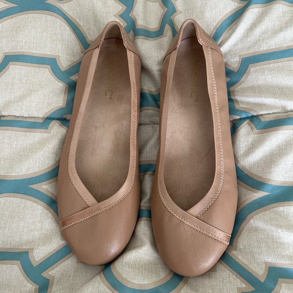 Vionic Carroll Women's Nude Leather Flats